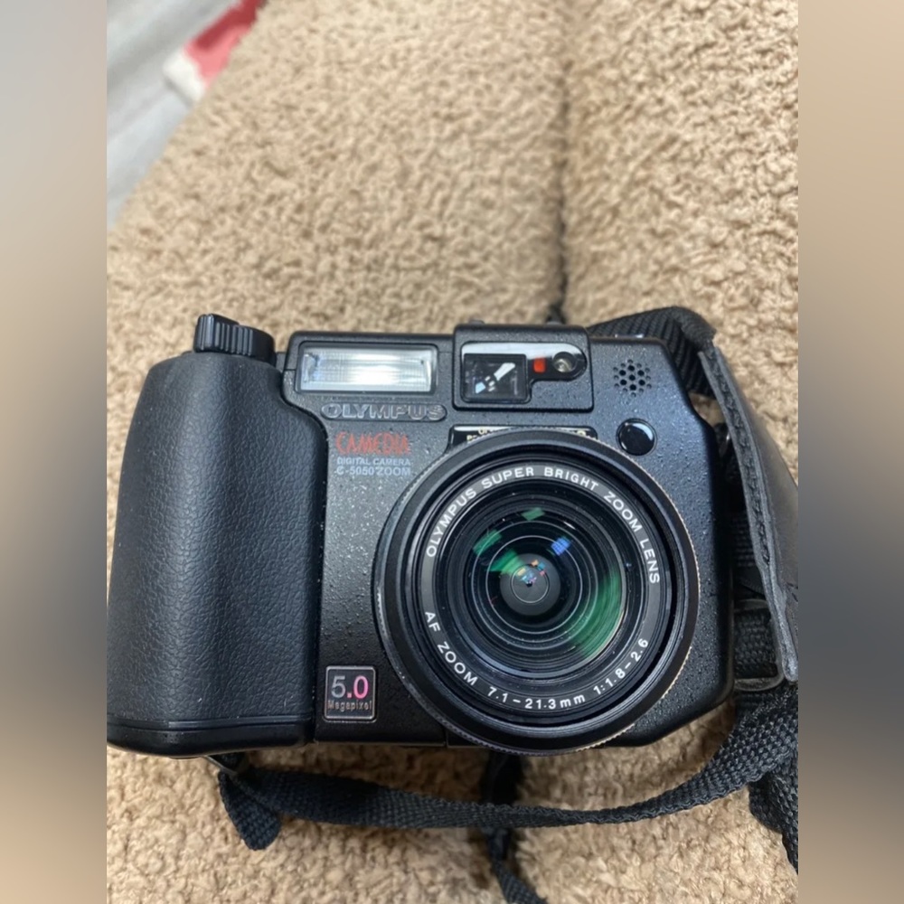 Olympus CAMEDIA C-5050 Zoom 5.0MP Digital Camera - Black